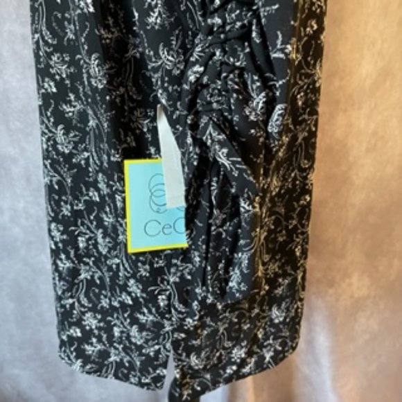 CeCe Black and White Floral Blouse with Runched Sleeves Size M - Picture 3 of 9